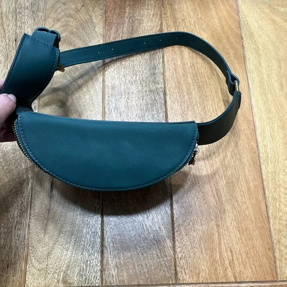 Universal Threads Fanny Pack - Picture 4 of 4